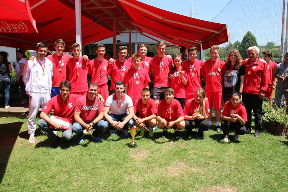 ЗЛАТНИ МЕДАЛИ И ПЕХАР – фудбалски куп „Coca-Cola 2015“