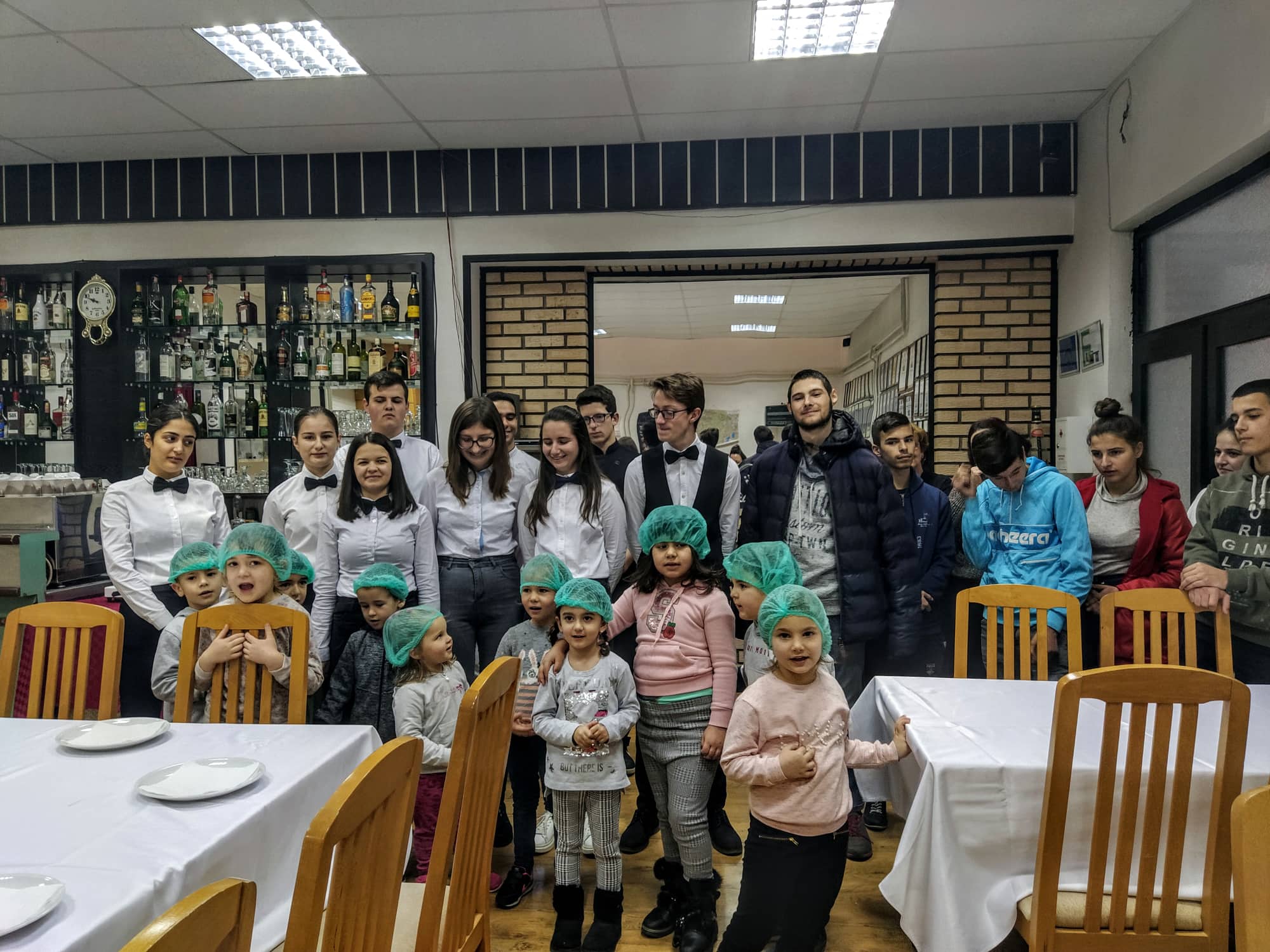 УЧЕНИЧКИ АКТИВНОСТИ ПО ПОВОД ПРЕТСТОЈНИТЕ ПРАЗНИЦИ